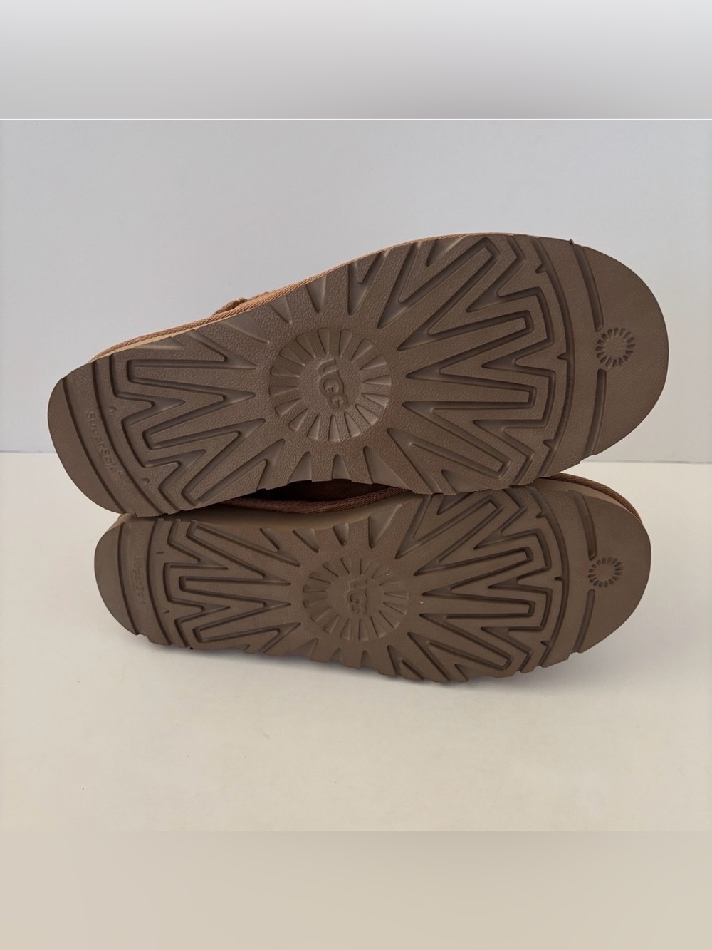 UGG Classic Ultra Mini Boots Chestnut 8 New without Box - Picture 10 of 11